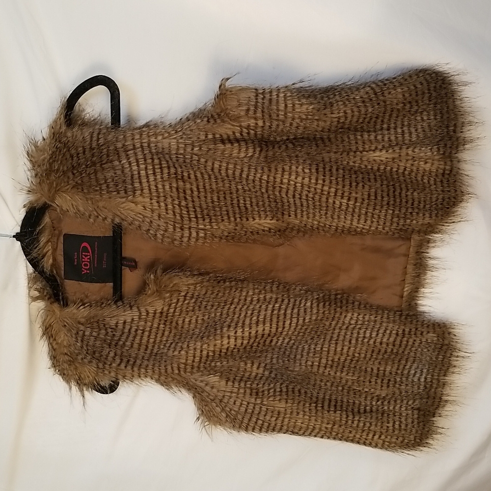Vest Yoki New York outerwear collection brown for fall. Sophisticated